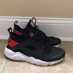 Nike Black Air Huarache Size:5.5